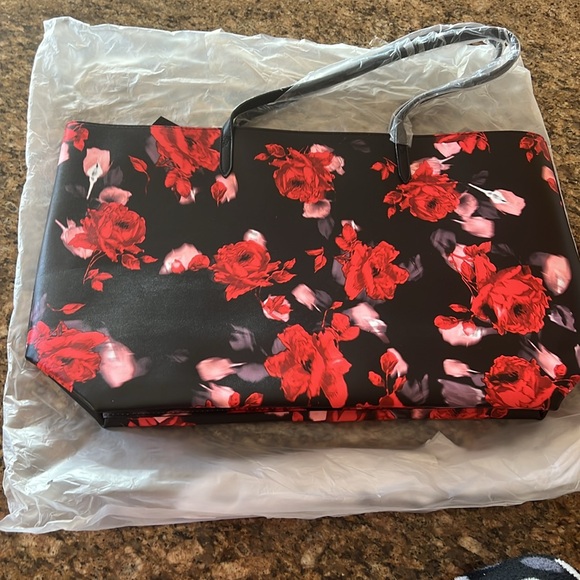 NWT Red Roses Victoria Secret Bag - Picture 4 of 8